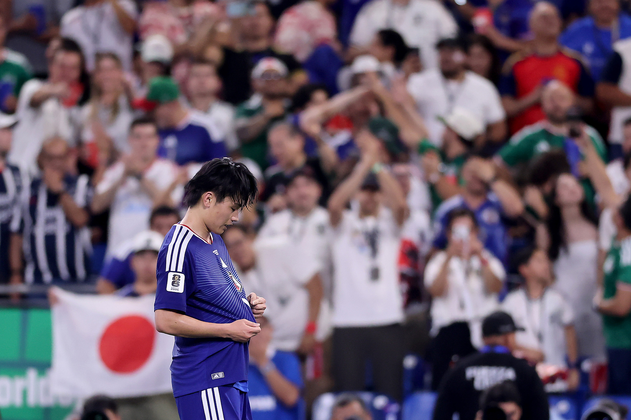 日本终结亚洲球队六连败 世界杯小组赛F组次轮，日本4比0大胜突尼斯，这场比赛也结