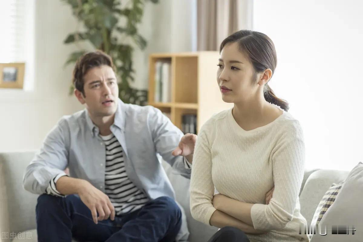 妻妹捅开的隐私（故事）

       午饭后，老宋顺手将妻子给他买的大红裤头速