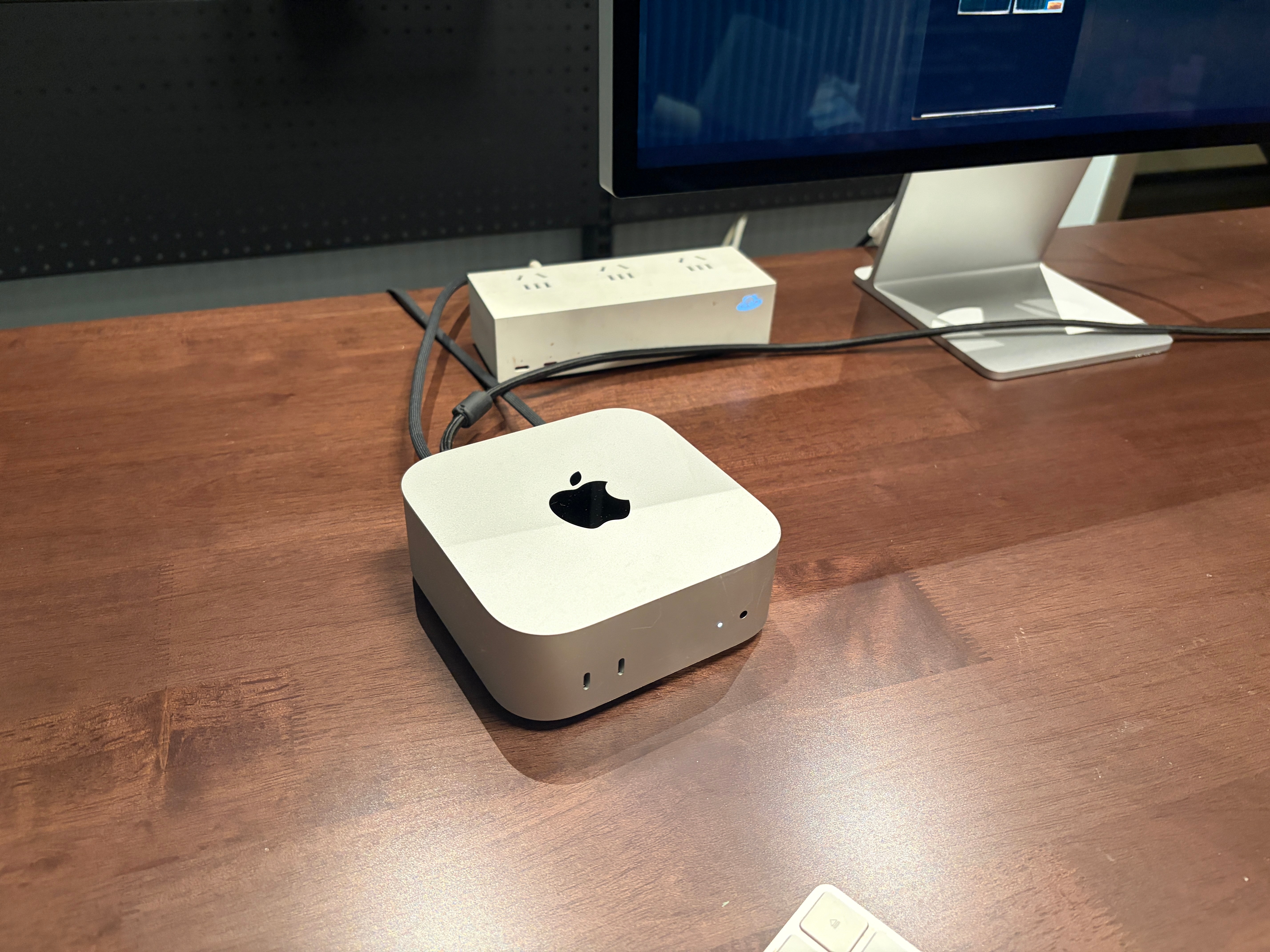 给Mac mini 鸟枪换炮整个比它价格高两倍的苹果显示器北漂小郭奔赴杭州 入门
