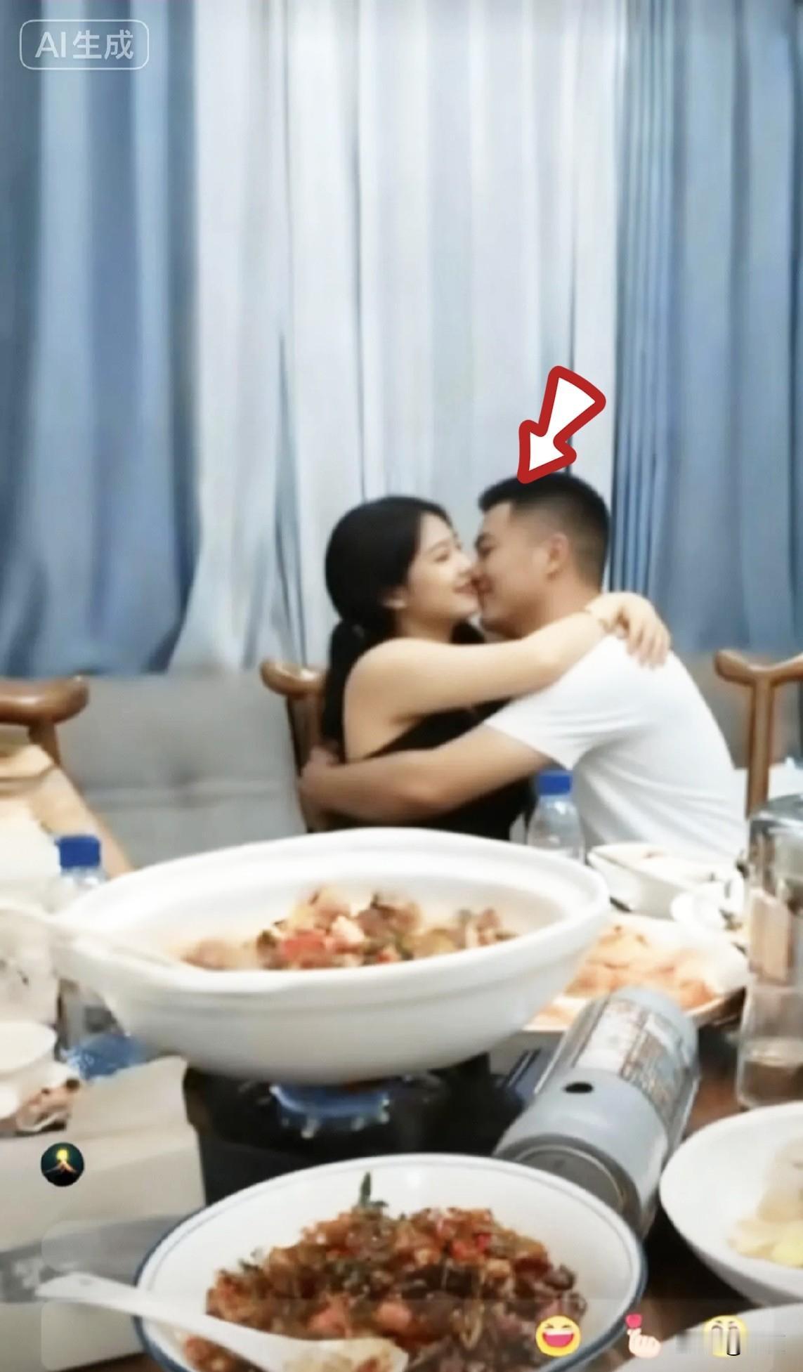 长沙一场同学聚会彻底演成了大型社死现场。酒过三巡后，几位男女老同学情绪上头，失去