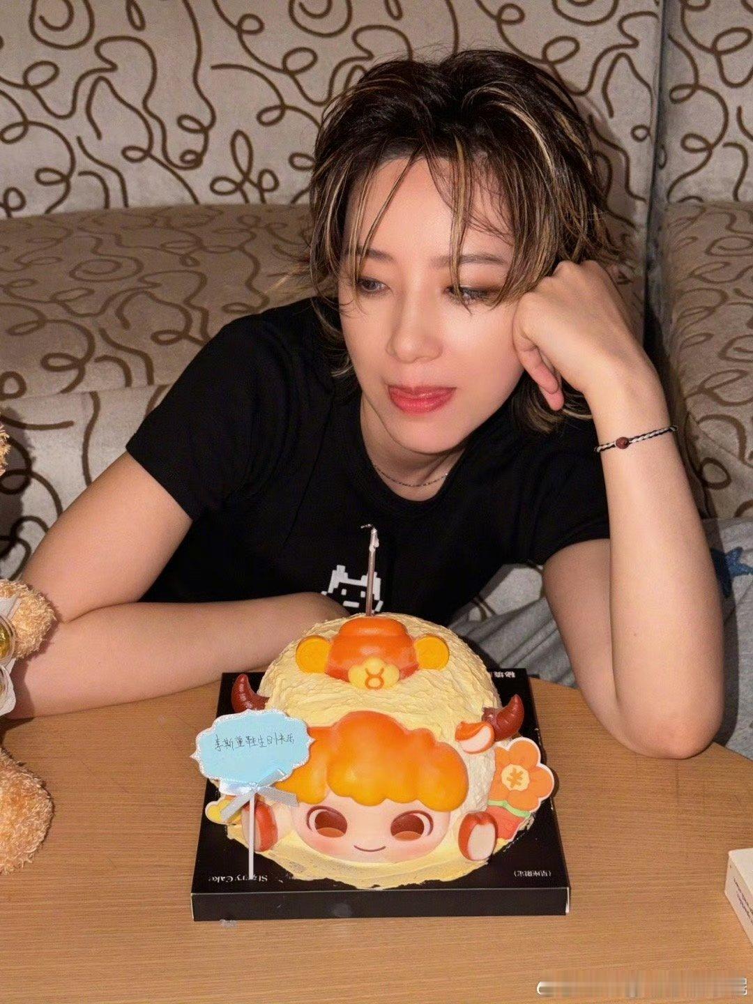 李斯丹妮认脸游戏玩成谁是卧底 乘风师姐火锅局褪去舞台上飒爽模样，私下聚会玩游戏尽