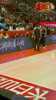 14连胜也压不住的火药味！上海男篮主帅与超级外援当场翻脸，2分53秒的出场时间，
