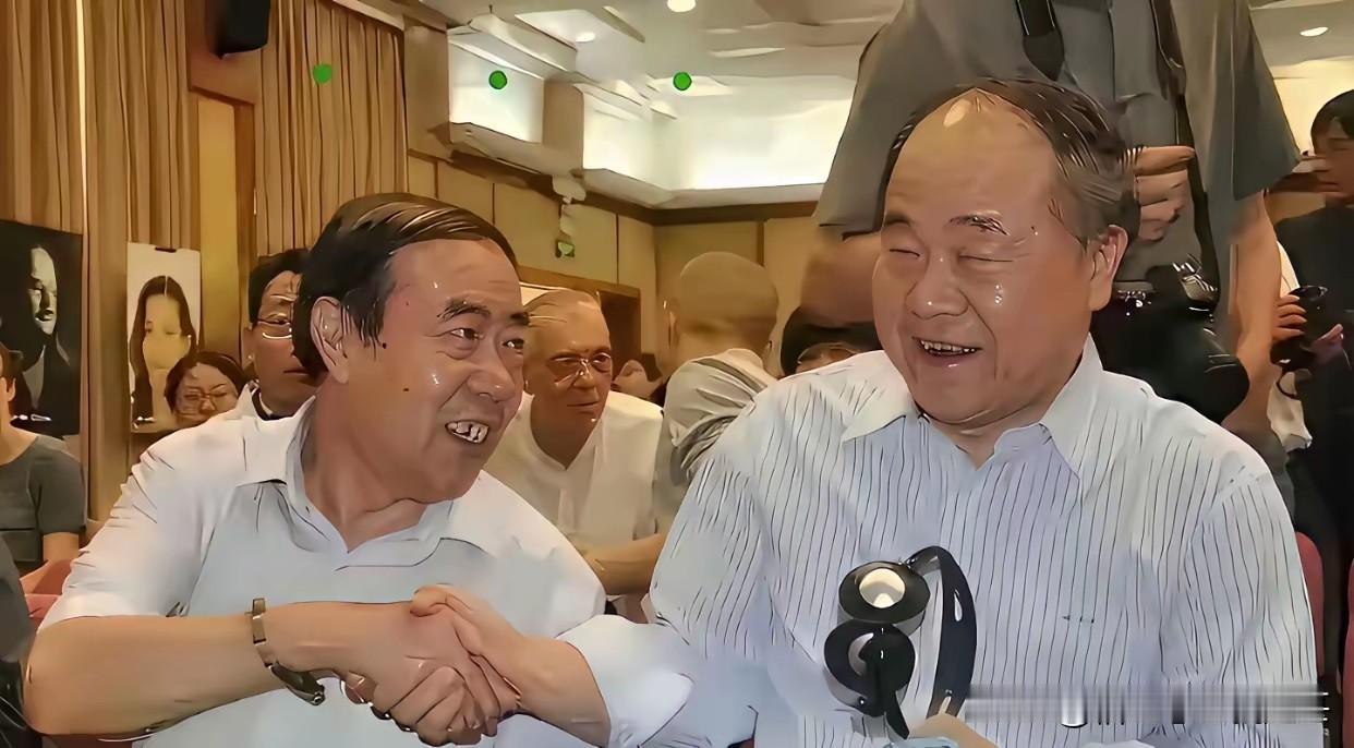 赵老师是文艺工作者，偏重于艺，也经常看到他写大字；贾老师、莫老师是作家，是真正的
