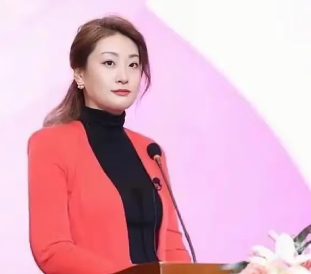 宗泽后对宗馥莉一共发表两次看法： 第一次：2024年7月18日，娃哈哈集团副董事