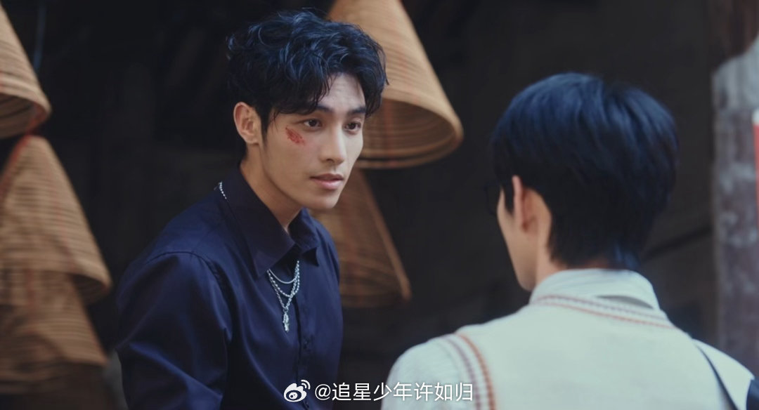 们港城R361角色完成度是真正的无可挑剔。何昶希的细节表演戳心，完美诠释人物。何