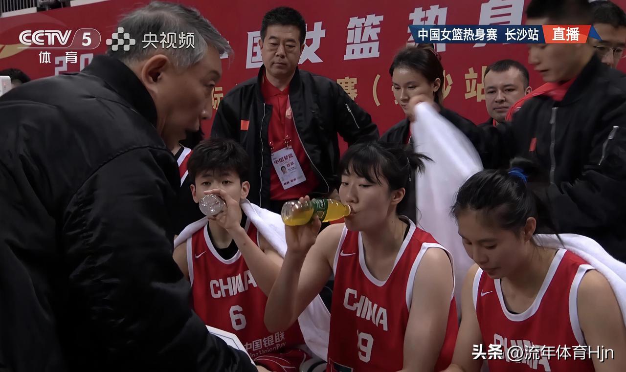 中国女篮热身赛险胜巴西，真为本次世预赛的成绩担忧。

看完整场比赛就一个感觉，那