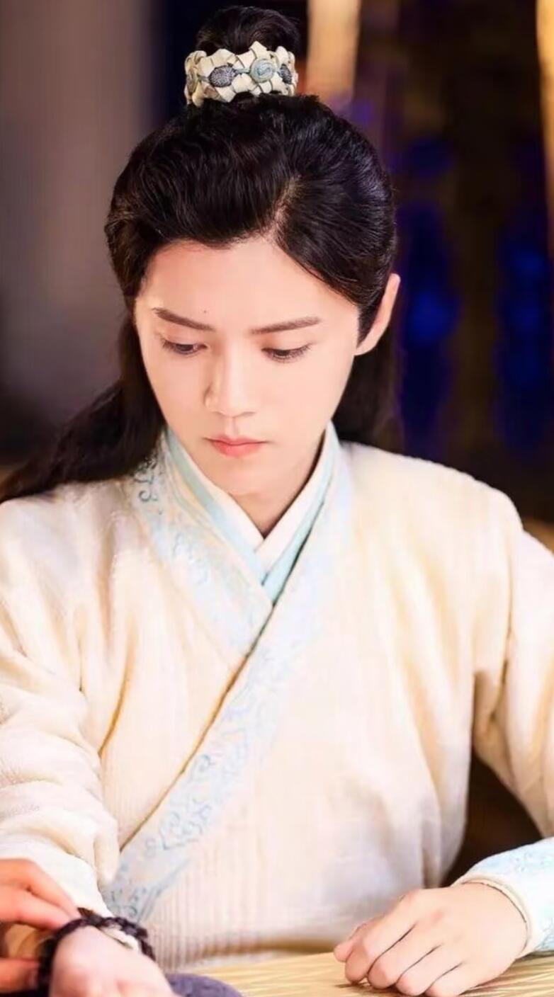 吴倩你剧本不是再见爱人是重启人生吴倩合作过鹿晗出道即巅峰，小赵默笙一炮而红，搭档