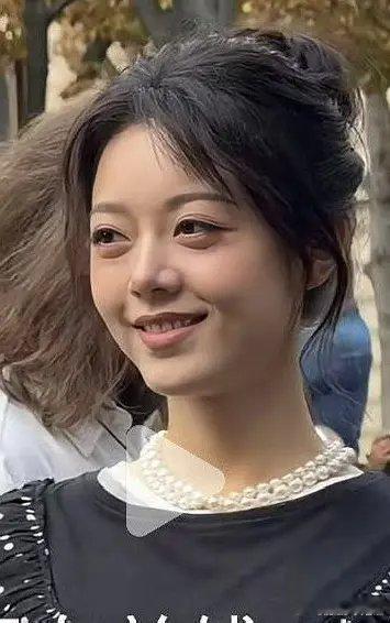 我只能说有点镜头真的有点吓人，看给赵今麦拍的 ​​​