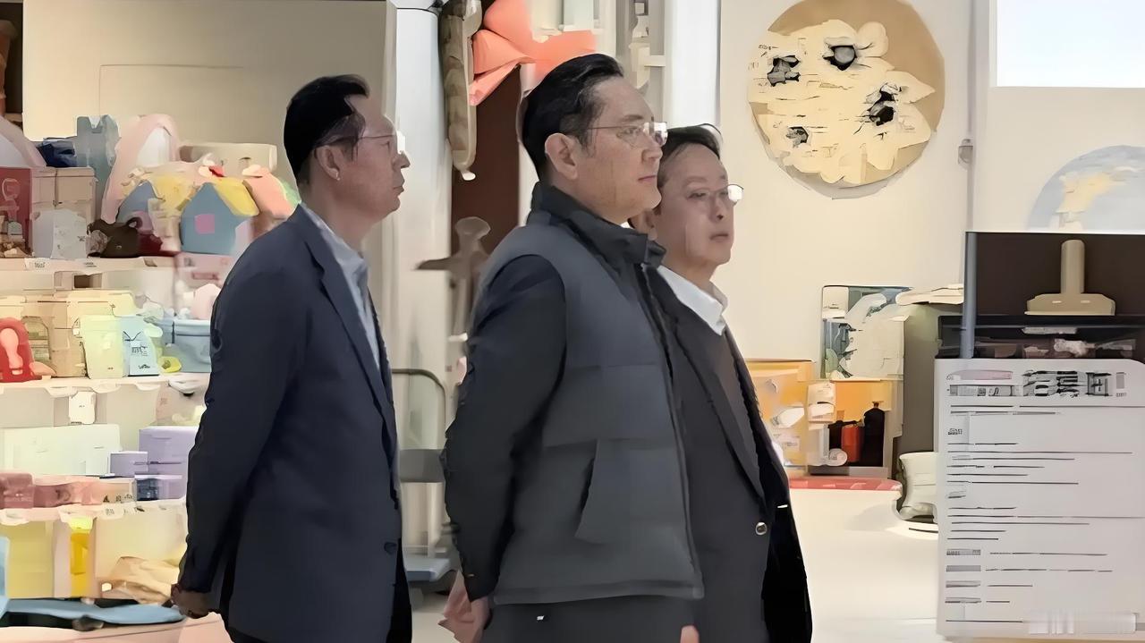 随李在明访华的三星电子总裁李在镕
        1月5日下午，三星电子会长李在