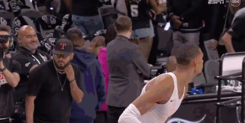 NBA总决赛第二场今日激情开战！赛前热身时，马刺新星文班亚马展现惊人状态——他在
