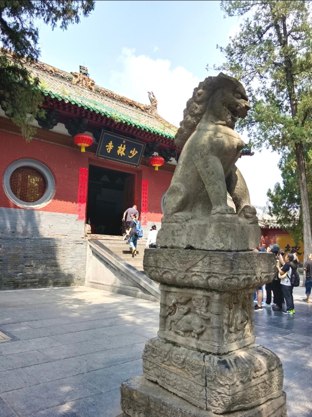 嵩山少林寺如何提高游客的满意度？
要提高嵩山少林寺游客的满意度，得从多方面入手。