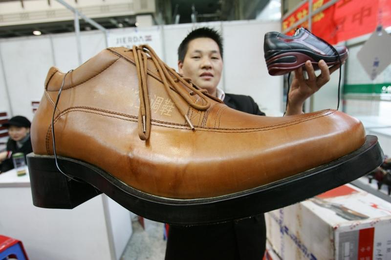 黑河早市的100码大鞋真是太有看点了。一方面，有造型独特的100码巨鞋现身早市，