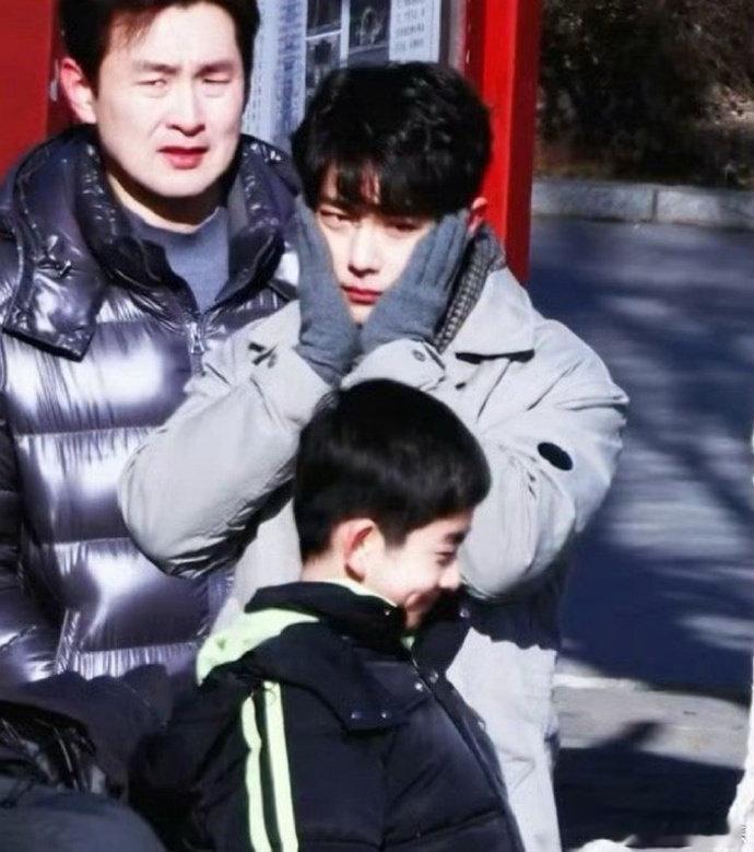 看肖战王彦霖懂了卧蚕和眼袋的区别 谁说的看《小城良方》路透就“一眼分清什么是眼袋