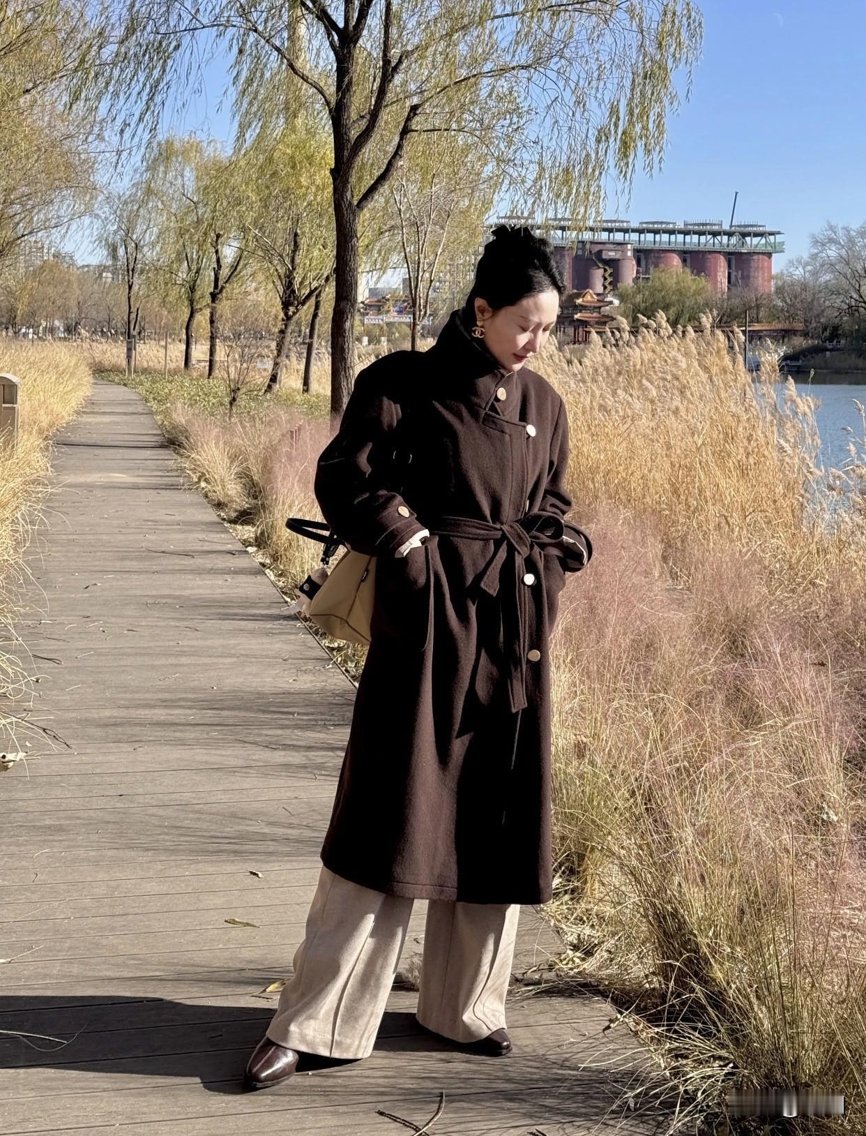 什么样的女人算自然美举止自然大方，没有忸怩作态。