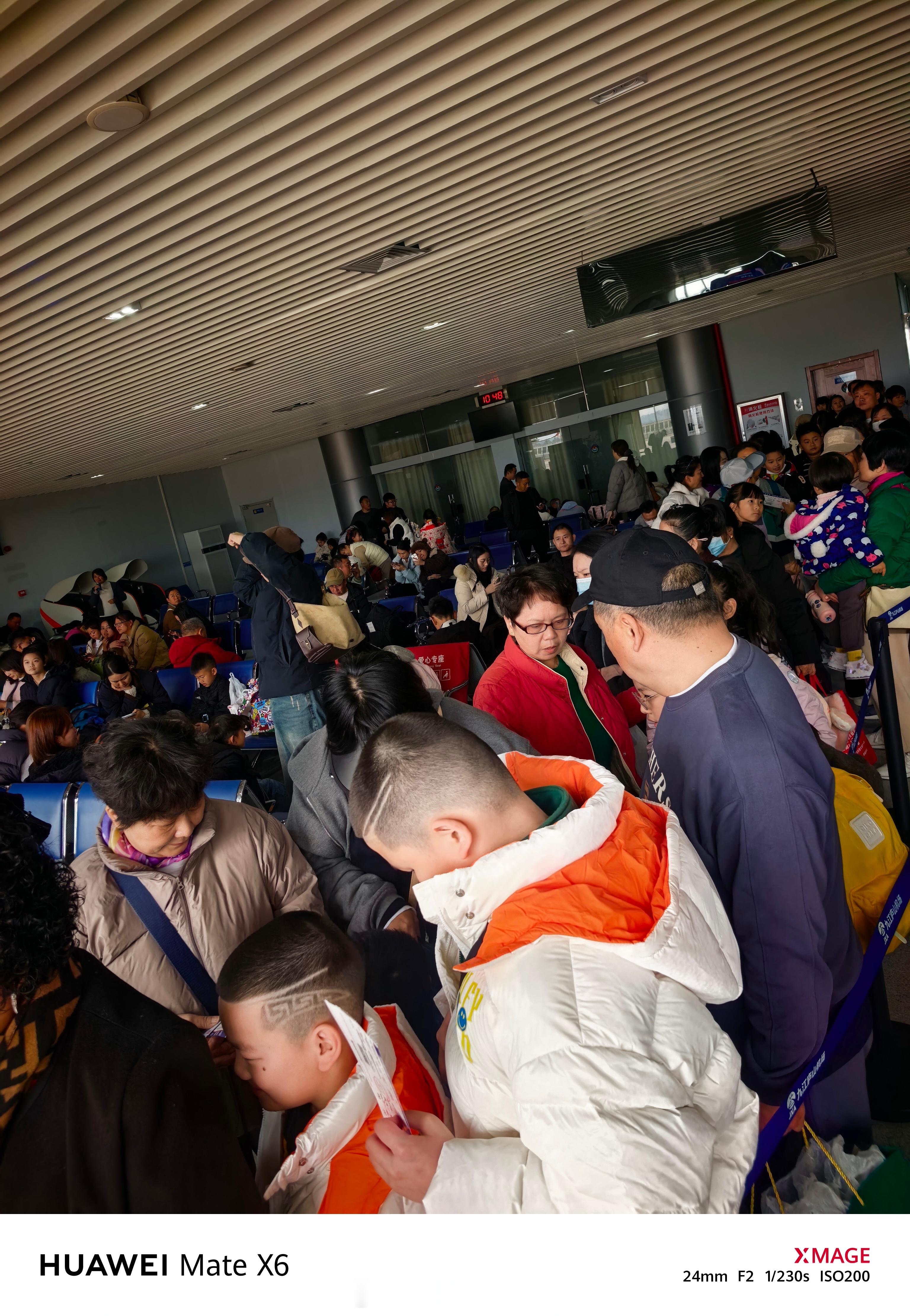 昨天期末考结束，今天就奔海南暖和暖和，寒假了人真多啊