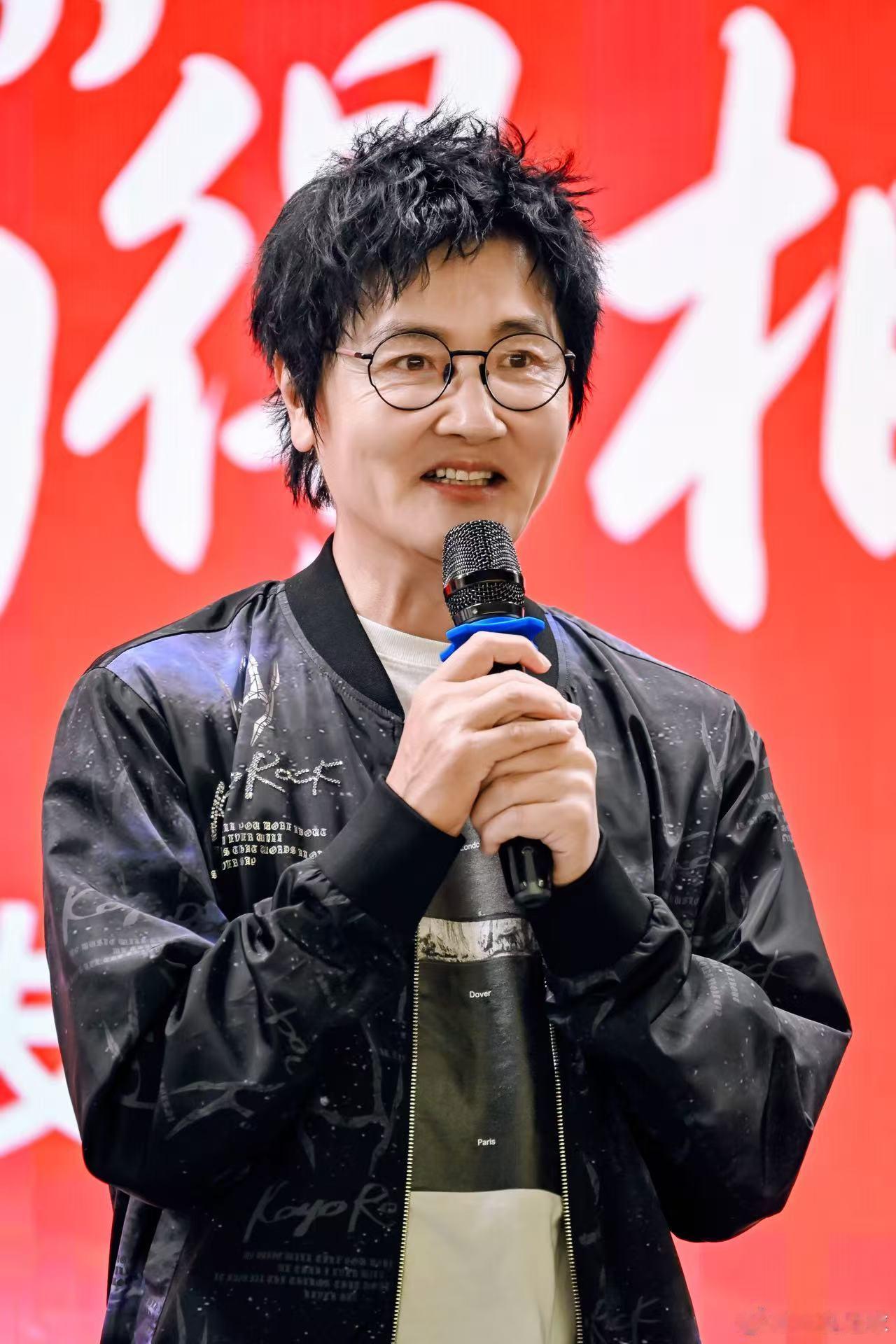 啊这是孙楠，瘦成啥样了！！孙楠现身武汉，获“湖北文旅·推广大使”荣誉称号，据说他