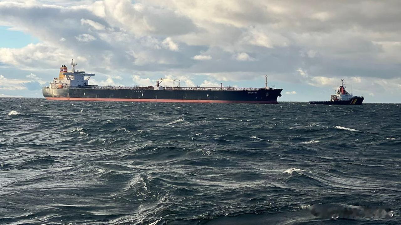 俄罗斯面临石油供过于求，货物滞留在近海——彭博社彭博社周二报道，俄罗斯越来越难以