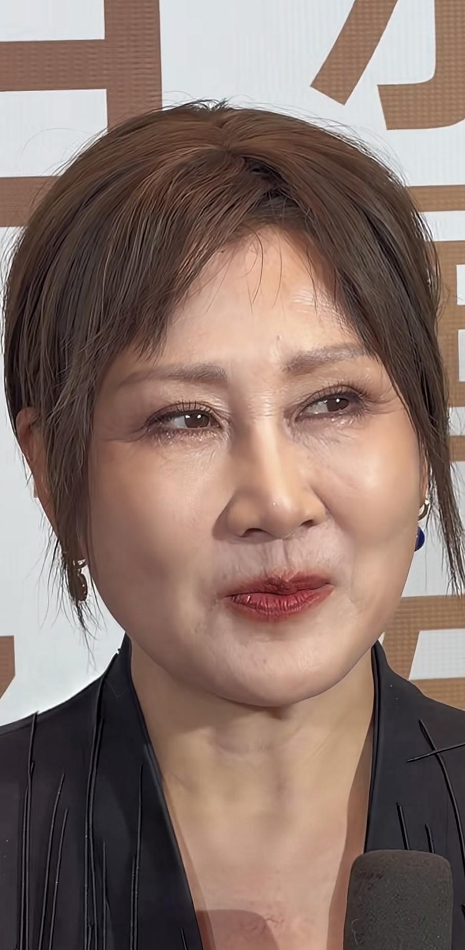 张凯丽，无美颜无滤镜的状态，换头型了