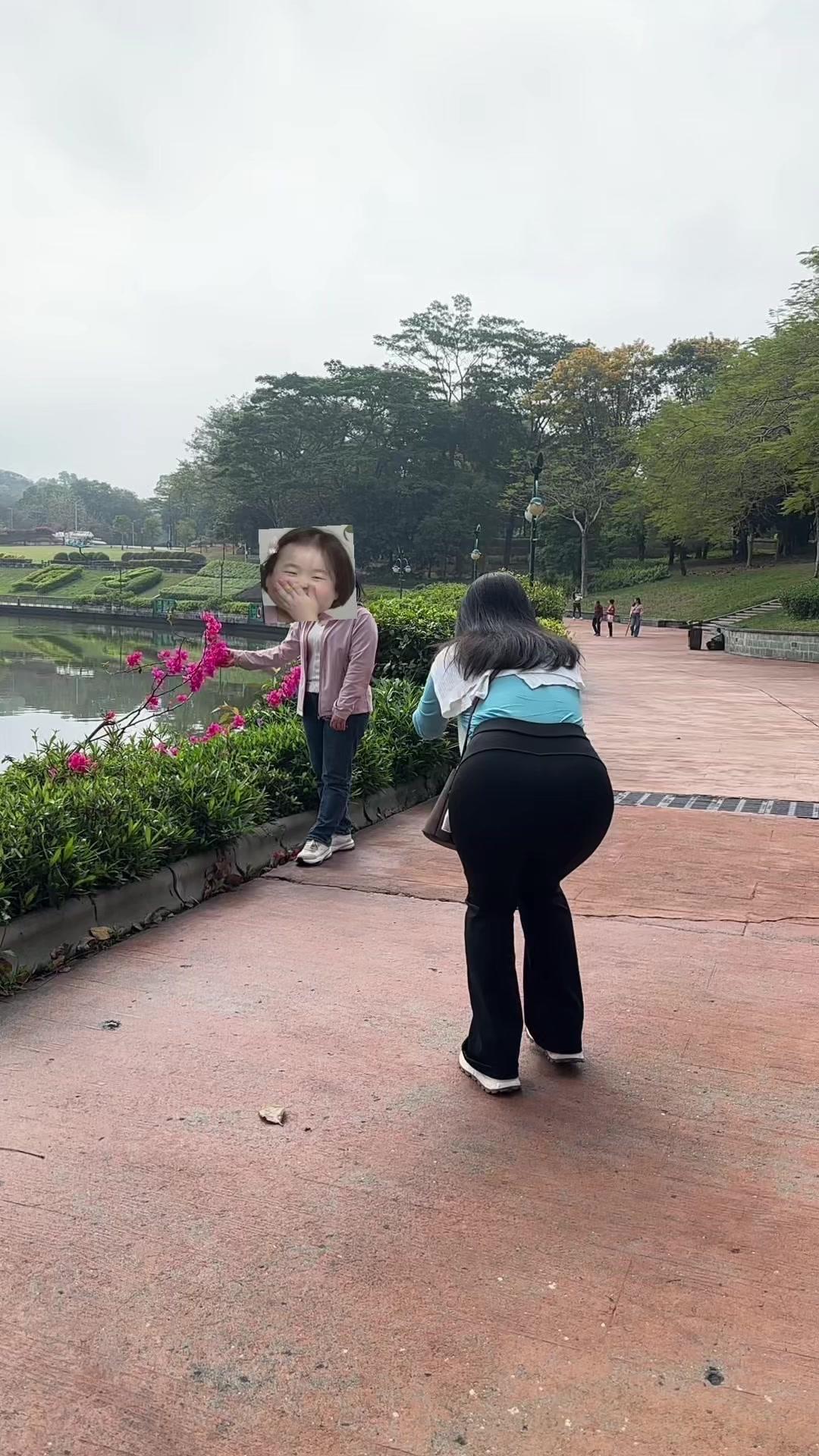 我拍照技术绝了！能把1米5拍出1米8的气场，就是别人给我拍就矮半头，到底是我视角