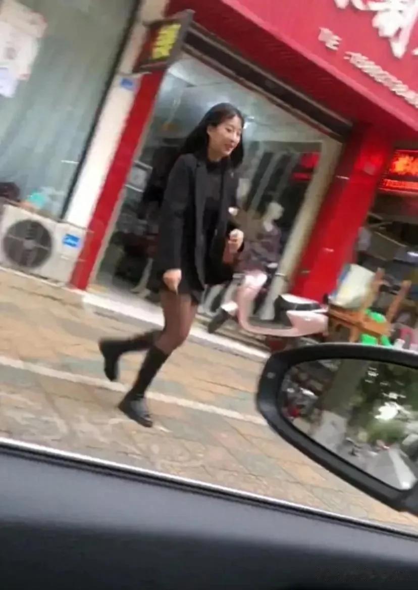 但也正因为如此，无法防止网络上的真假。无论是50岁的大妈，还是30岁的女人，只要