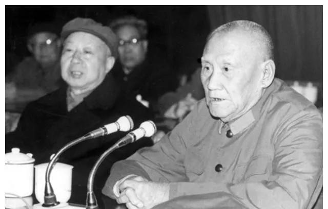 何长工7年守望无职，1975年致信毛主席，朱老总：我替你转交
 
1975年的秋