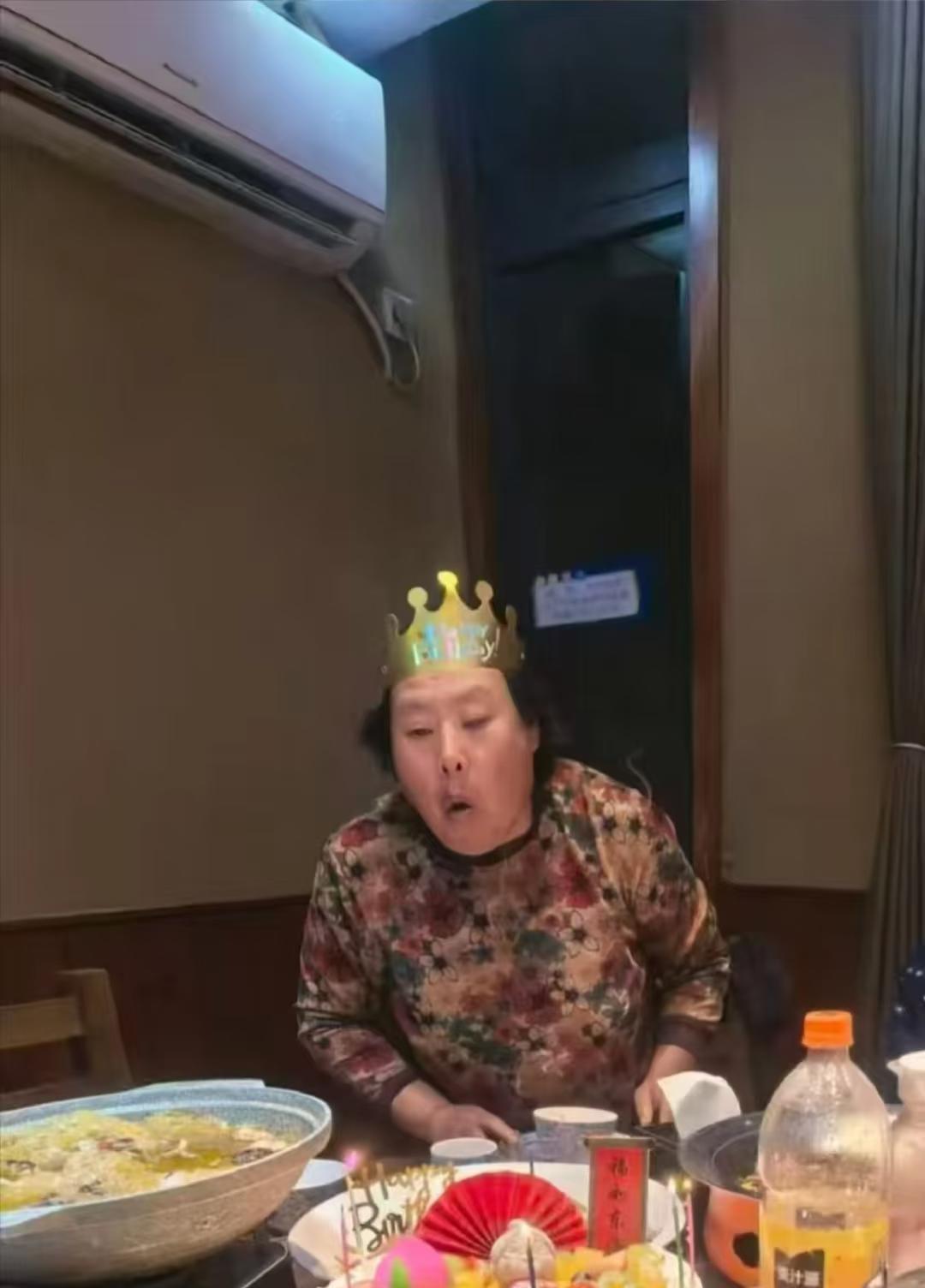 别划走了帮帮她回家吧！
声明一下是帮忙转发的
女，62岁，大脑炎后遗症。1月30