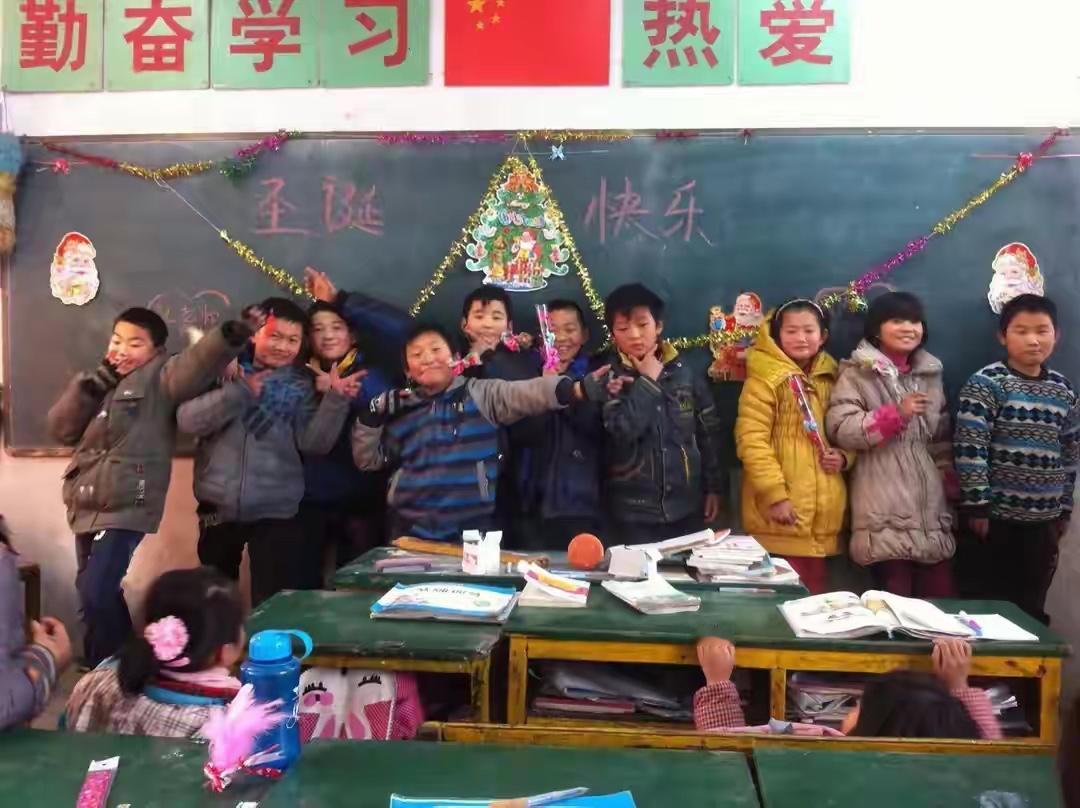 安徽一女老师点外卖，发现骑手是曾经的学生：兼职赚钱，肯努力的人，永远都在发光  