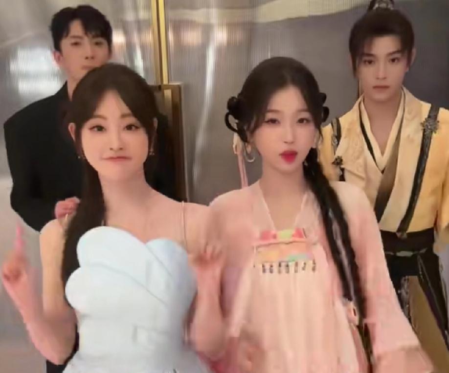 果然娱乐圈那些“好闺蜜好姐妹人设”都是营销给外人看的。
祝绪丹用大号刷吐槽虞书欣