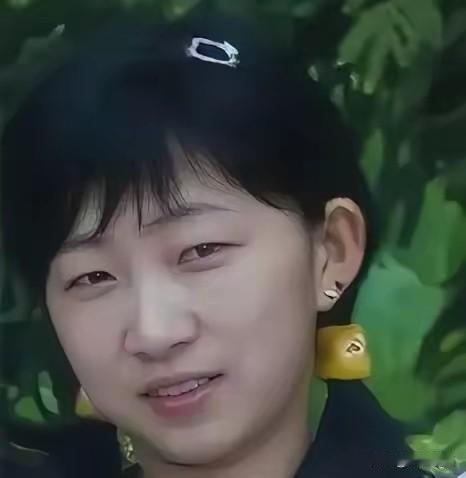 18岁台湾少女嫁非洲总统：童话破碎后的囚笼人生
 
她曾不顾一切嫁给47岁的非洲
