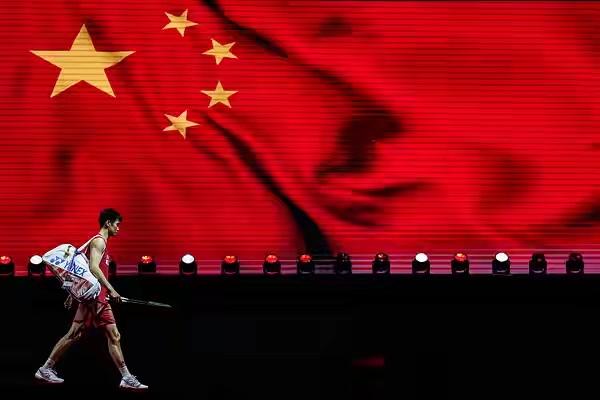 李诗沣终于展现出了他作为世界前十男单选手应该有的高水平！
要知道他在汤杯首秀中是