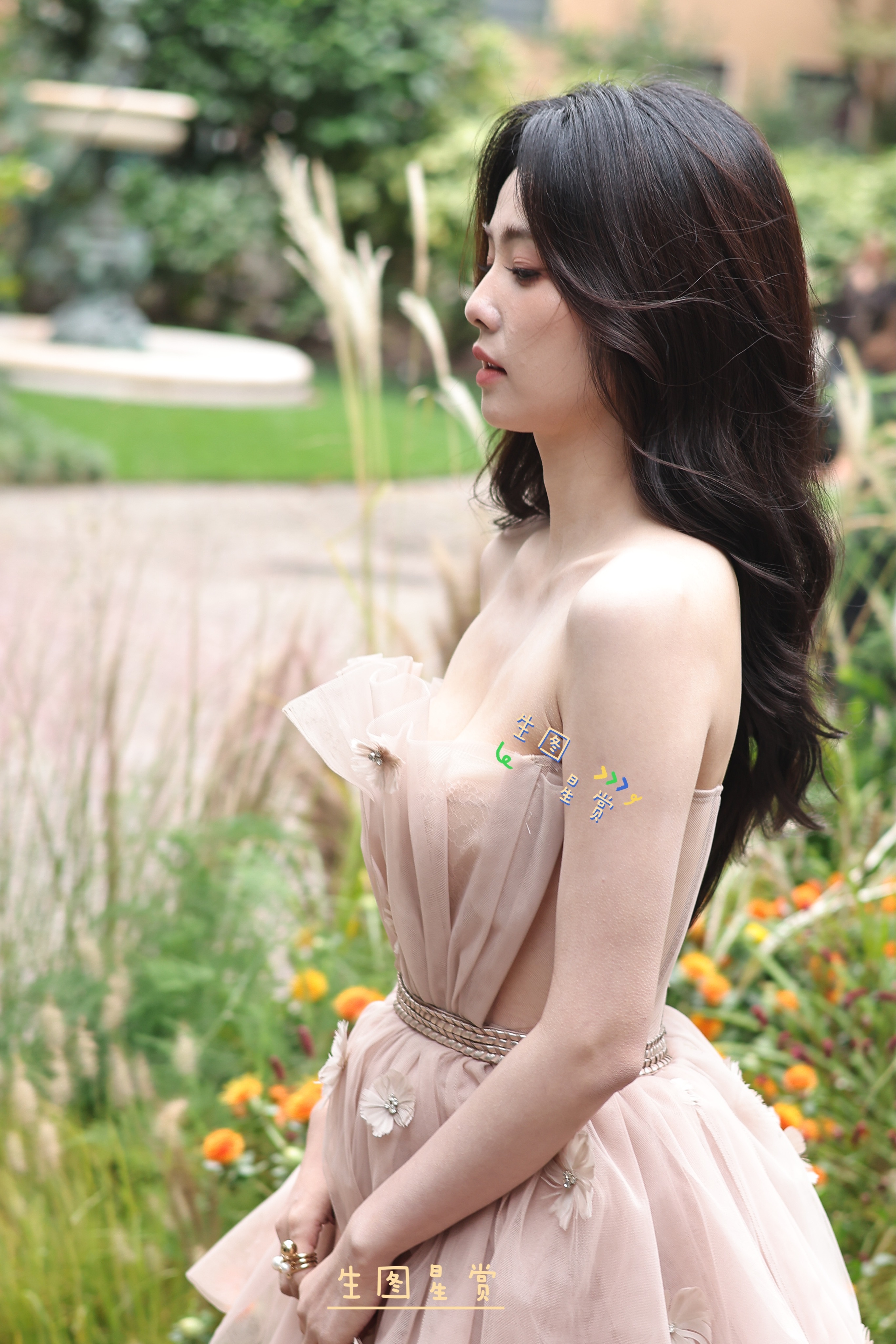 白鹿× 米兰时装周Jimmy Choo秀场生图直出的白梦妍，花香四溢🌸🫧白鹿