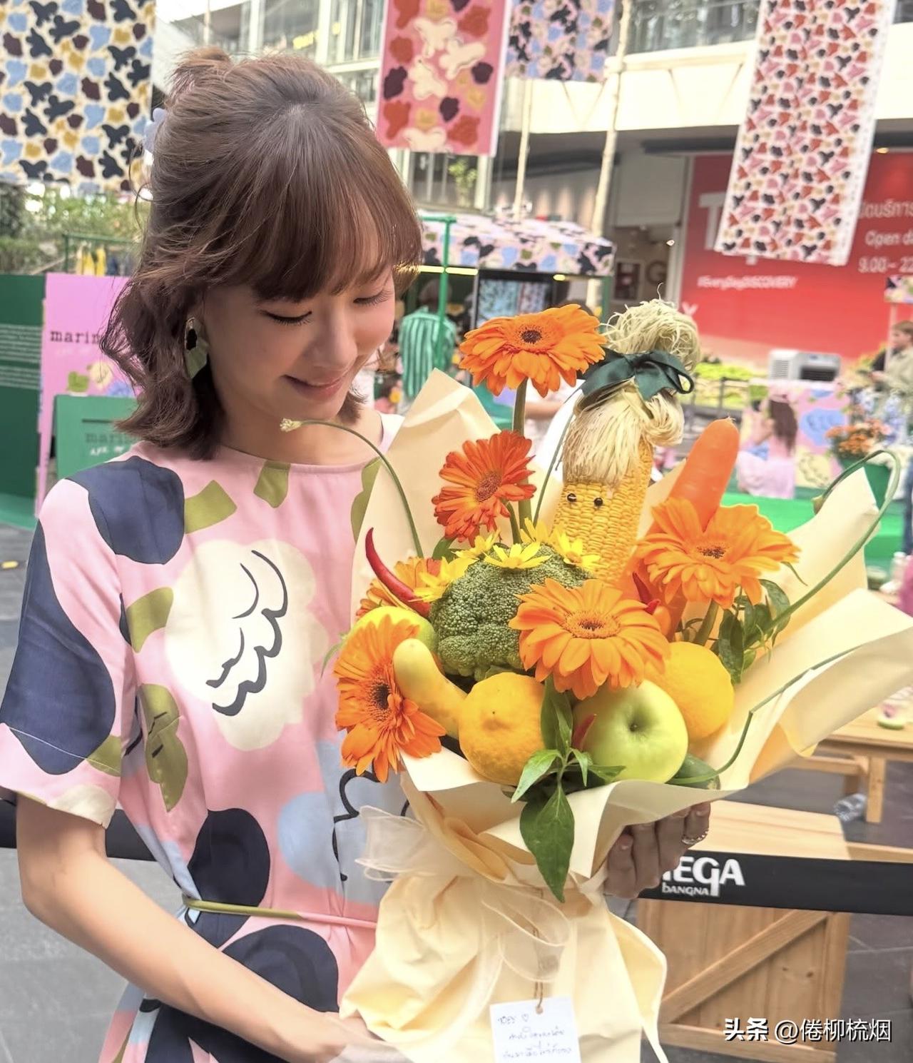 Toey。。花裙子好好看。。🌸🌸