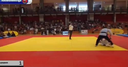 【🥋 柔道比赛失利后转战拳击：格鲁吉亚拳手在比赛结束后打断对手的下巴。】24岁