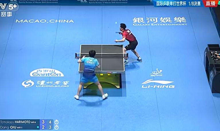 国际乒乓球联赛单打世界杯火热进行中，
4月2日迎来一场重磅的1/8决赛对决；
对
