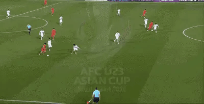 这种凌空抽射对国足来说，还是太难了，踢上了就是世界级姆巴佩，踢不上也没啥事，就是