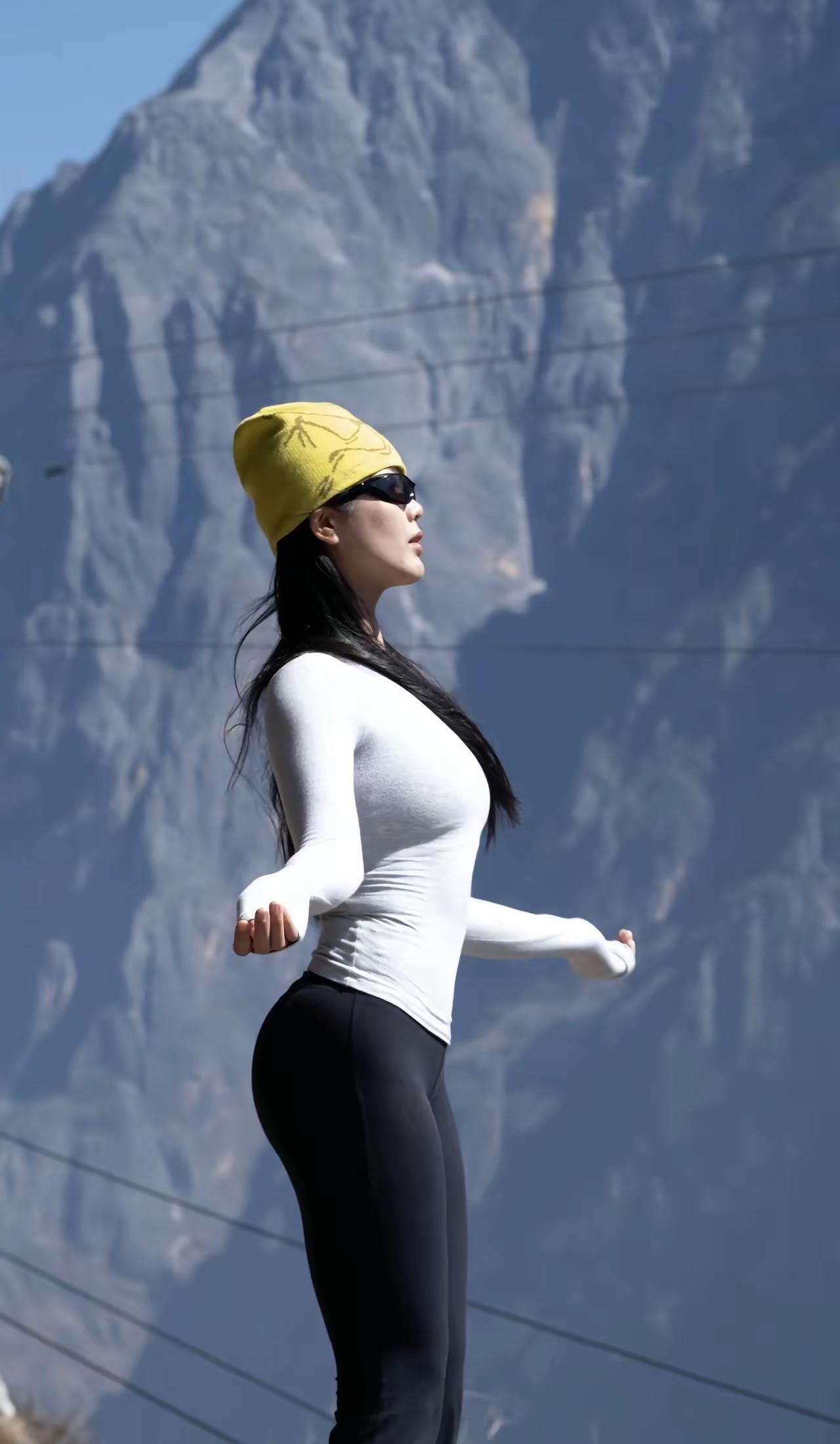 真正的安全感，就这4样：

1. 手里有钱
不用多，但够你吃饭、租房、应急。
钱