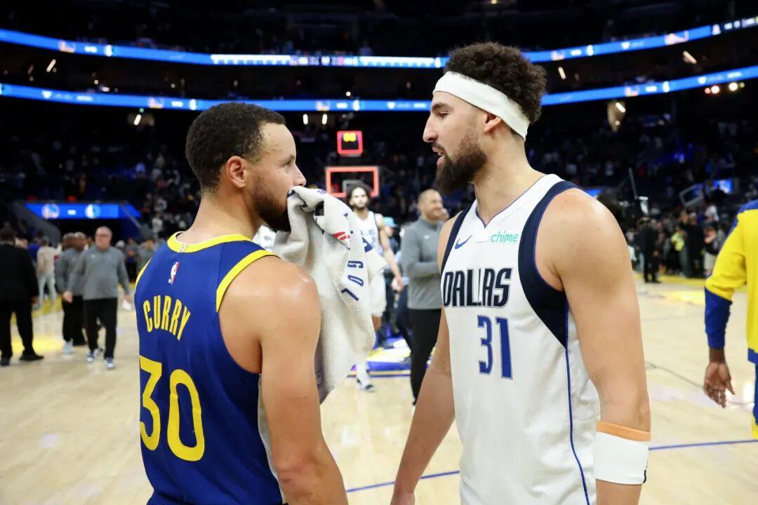 库里：希望克莱在勇士退役！

近日，库里接受了ESPN的采访！并且谈到了与克莱的