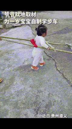 “人怎么能这么聪明！”贵州，一岁宝宝学走路，奶奶每天弯腰扶，累得是又酸又疼，爸爸