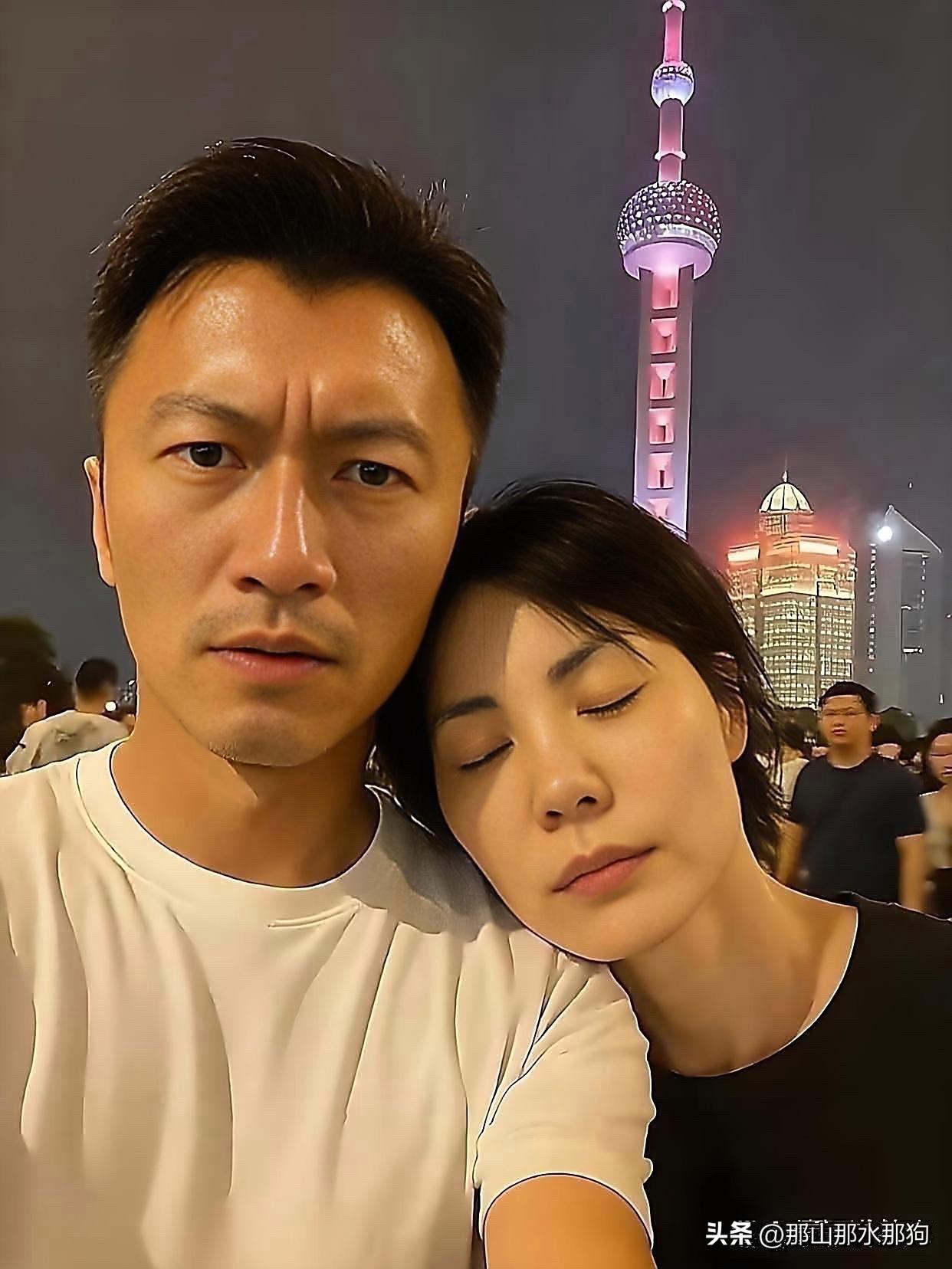 媒体总把王菲和谢霆锋二人包装成灵魂伴侣，吹嘘他们的爱情超脱世俗。但他们所谓的神仙