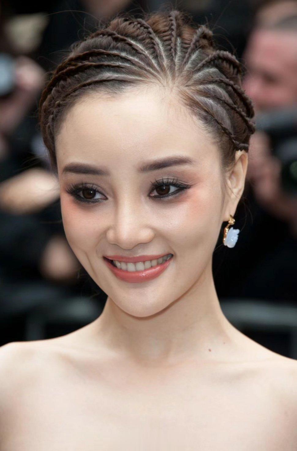 当年的李小璐，这颜值也曾轰动一时，要不是因为那个男人，现在她肯定是85花top了