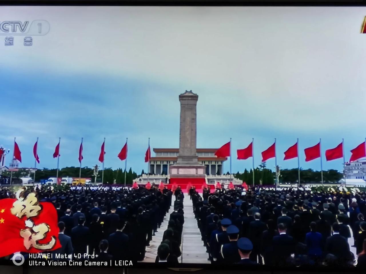 今天，天安门广场上，少年儿童唱响《我们是共产主义接班人》，歌曲激励一代代人成长。