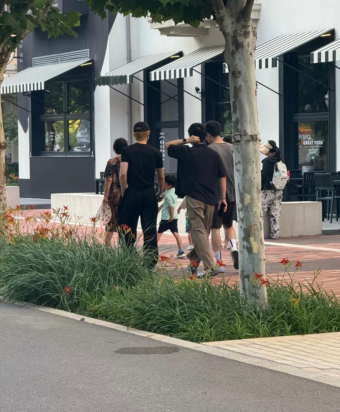 路人在阿那亚偶遇白敬亭白敬亭 ​​​