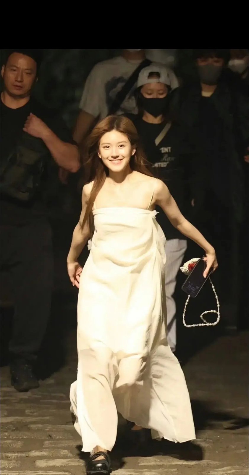 这样看，赵露思真的和之前不一样 ​​​