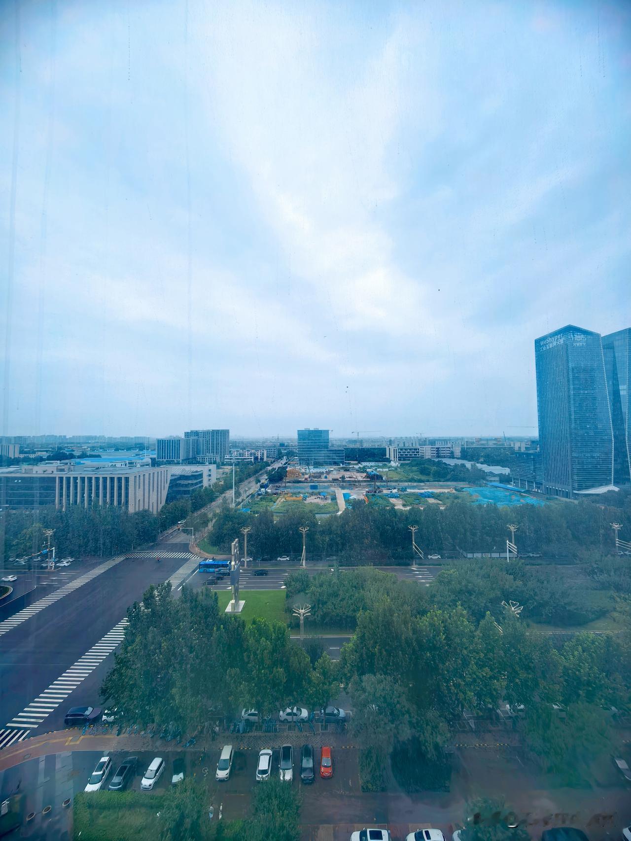 晒图笔记大赛【石家庄天空中漂浮的不明红色球体是什么？】今天下午突然发现石家庄东三
