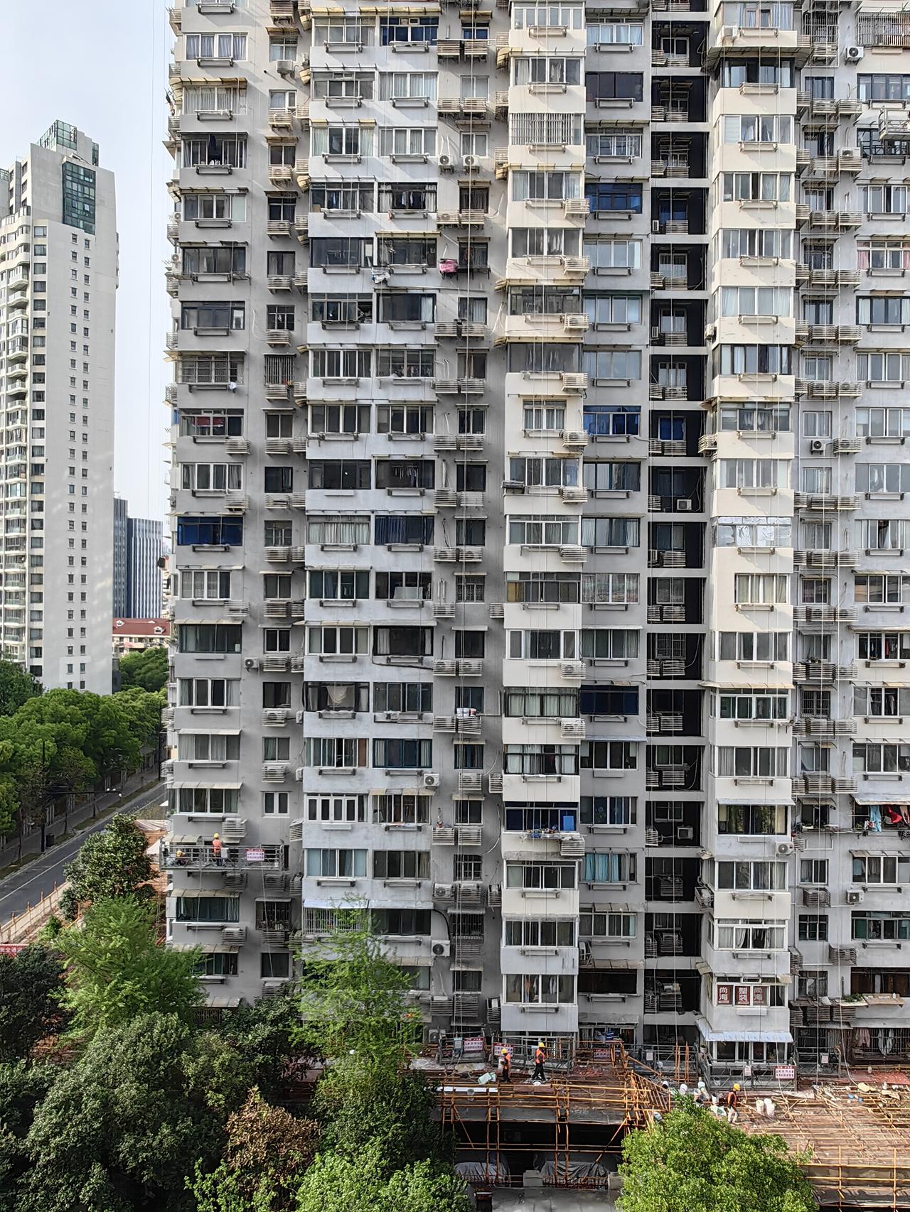 春日生活打卡季 上海不愧是魔都，春日里处处都有惊喜。就说长宁区中紫大厦，政府投资