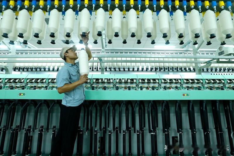 2026年是涨薪和降薪并存。
那些新质生产力的行业工资继续上涨，而传统行业的日子