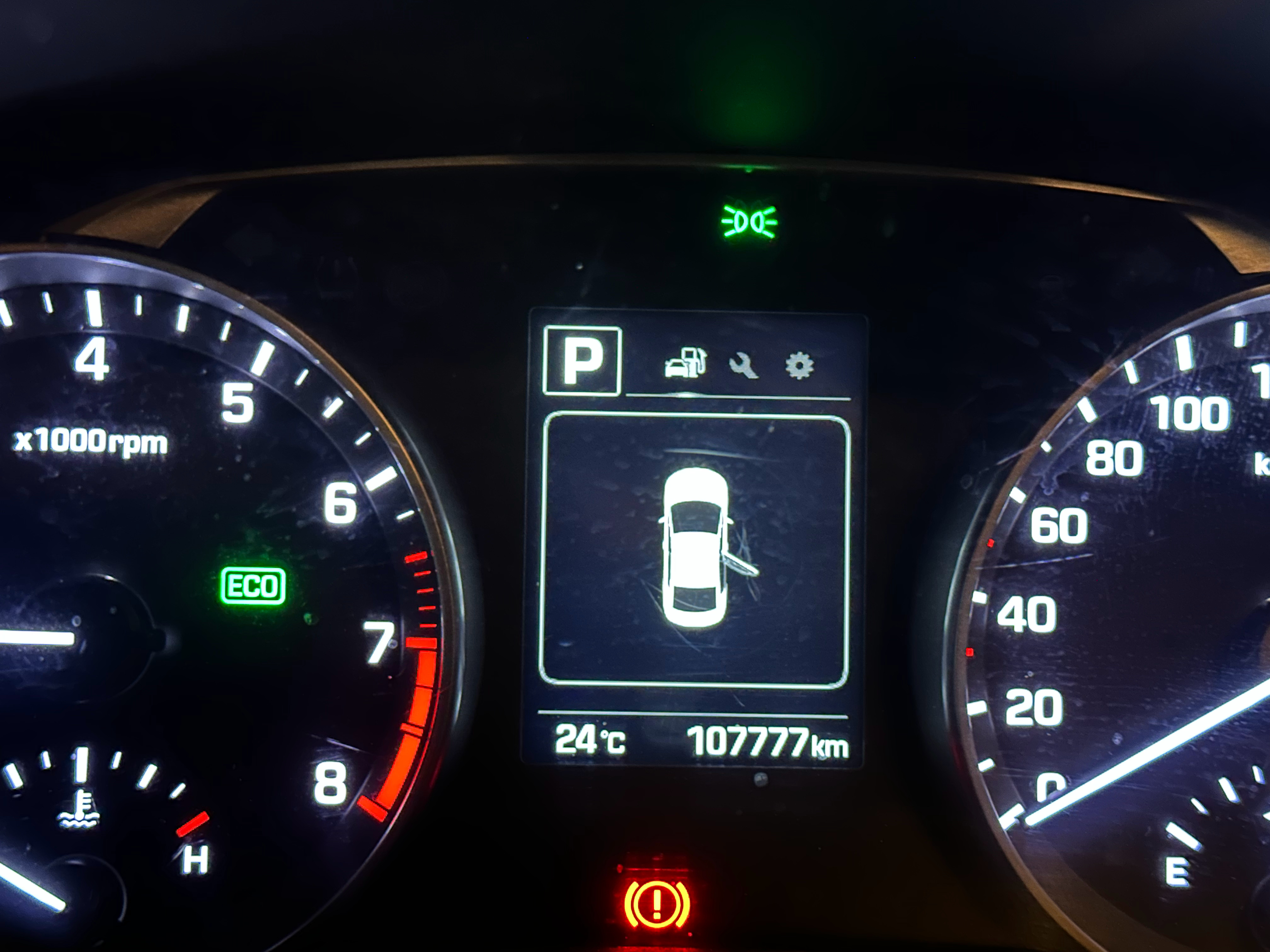 汽车随拍 打着火，发现公里数是一组连号应该很少人会拍下自己仪表盘连号数据吧？毕竟