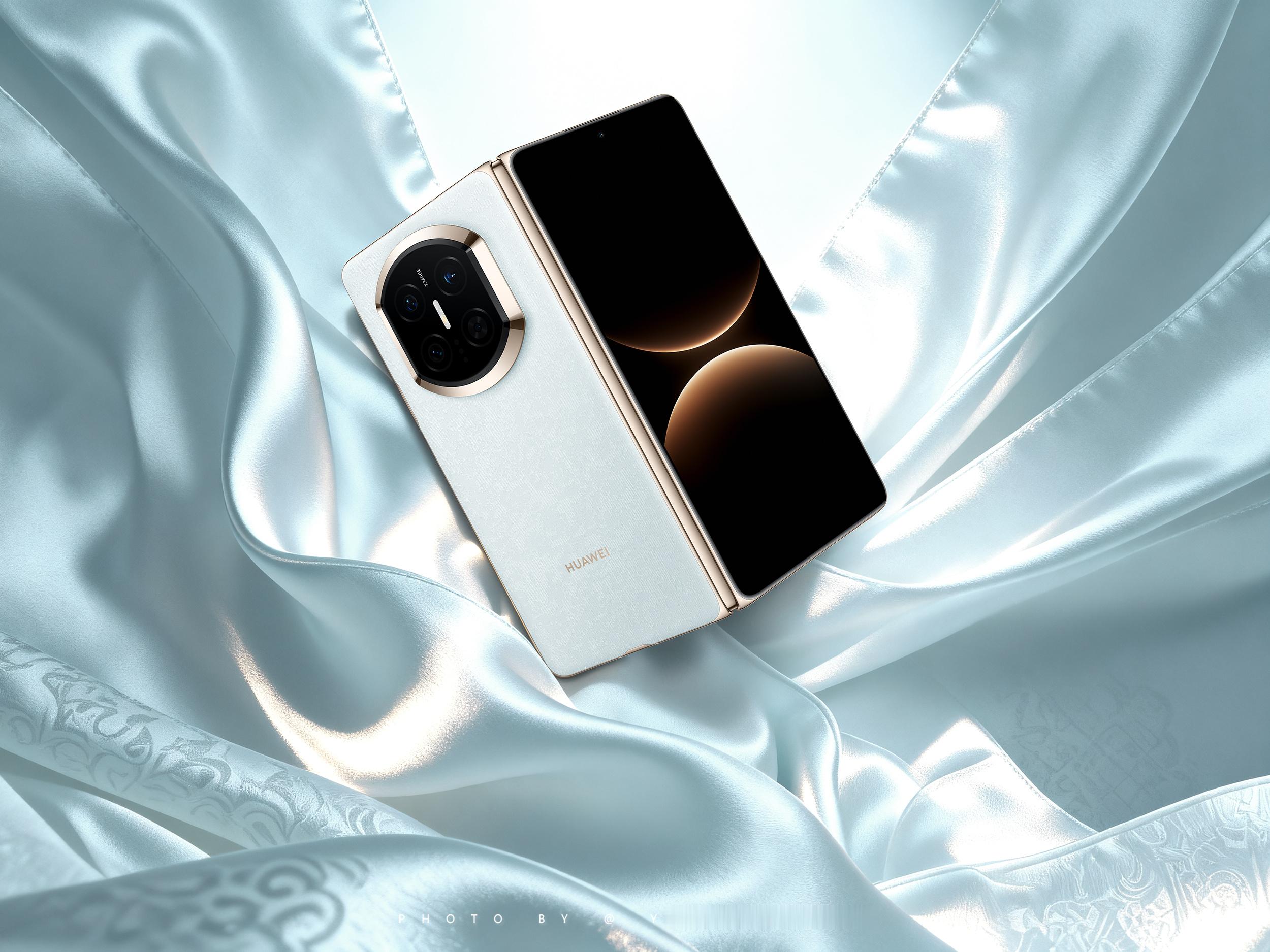 华为MateX7五个颜色的图赏来了！这一次华为Mate X7外观上又有了新升级，