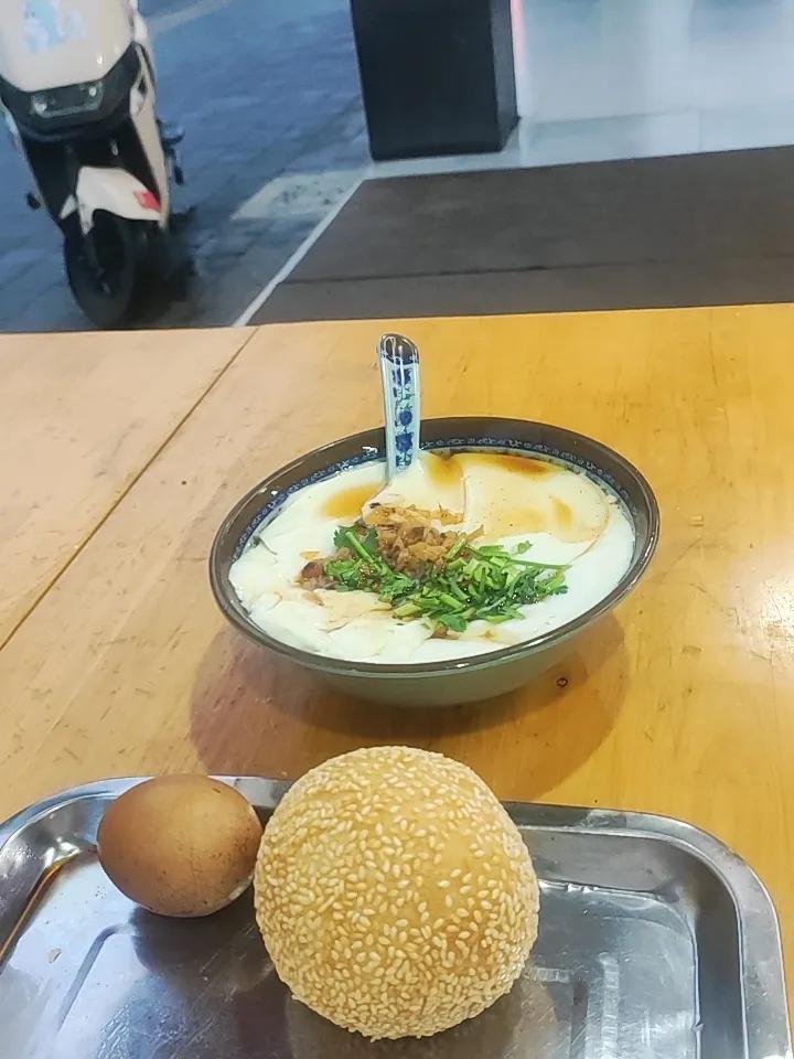 熬夜看世界杯的收获 ——  终于能早起吃早饭了。