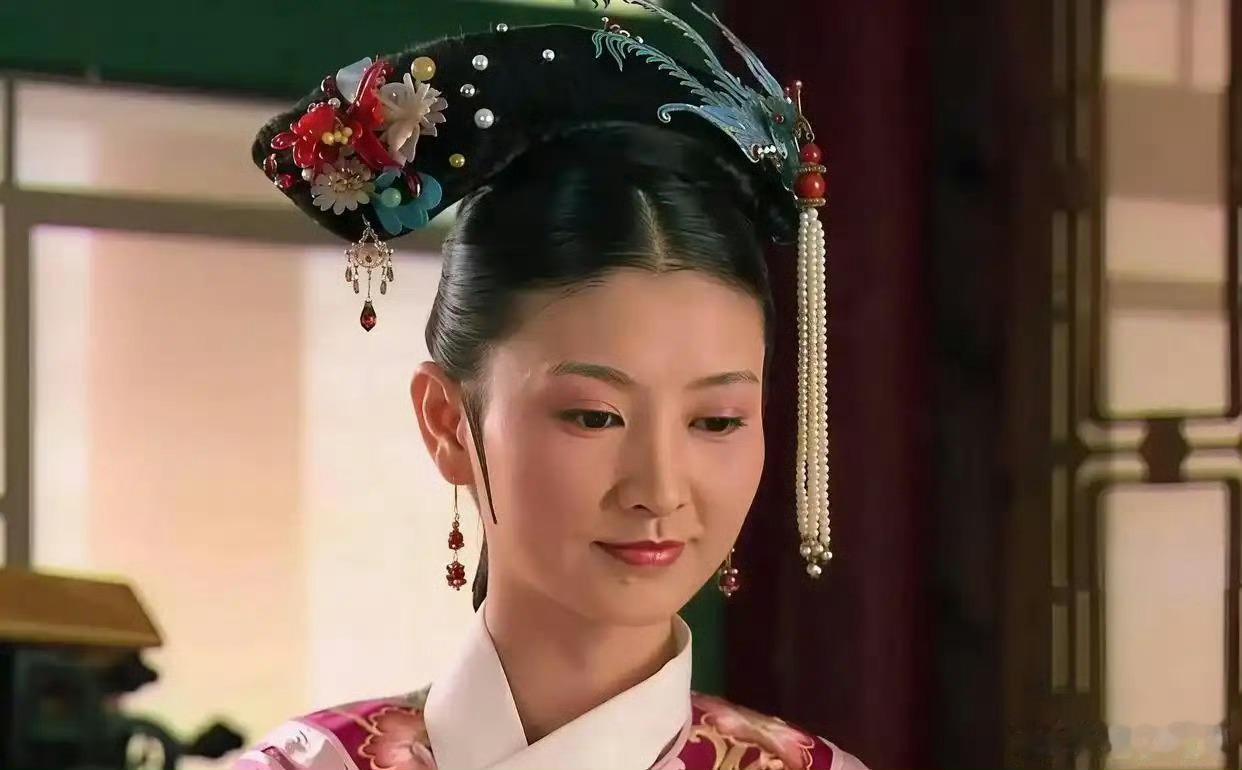 重看甄嬛传，眉庄假孕这段，太后的沉默才是狠活太后送那支簪子，看着是恩典，实则埋了